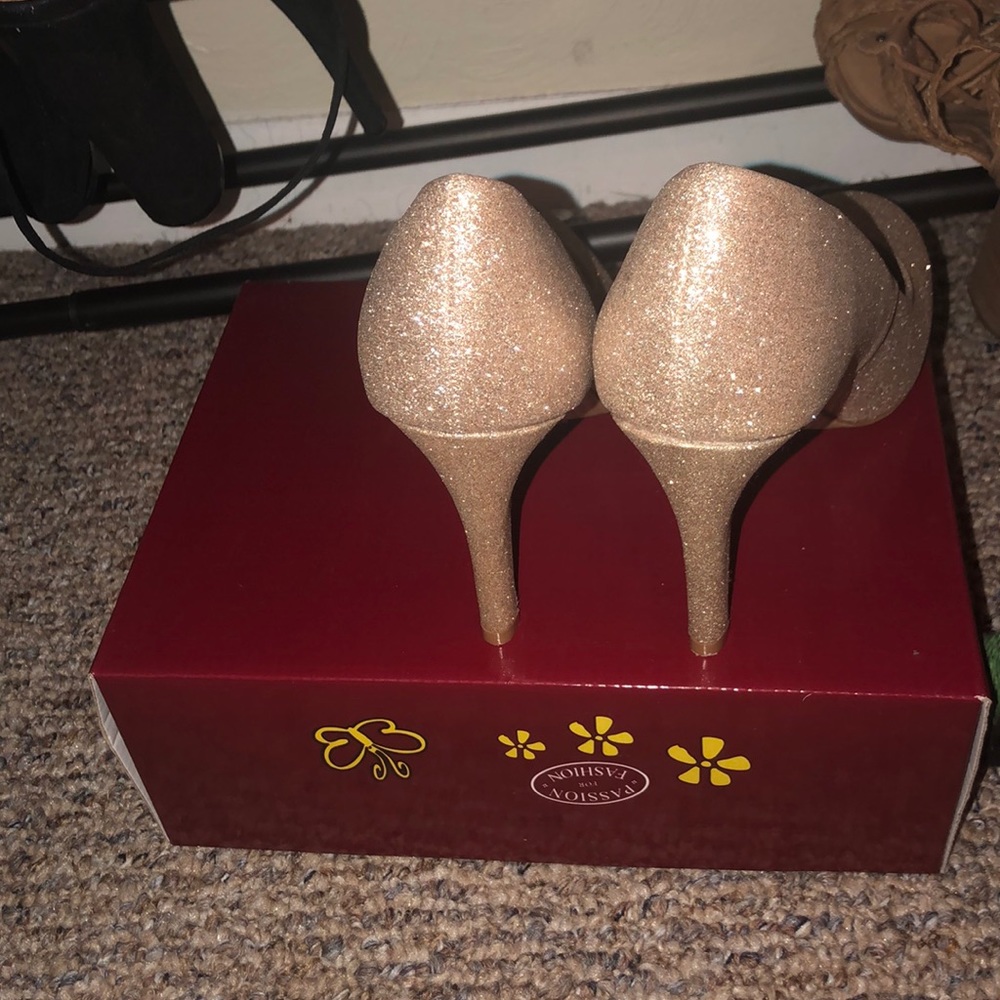 Heels - Picture 4 of 4